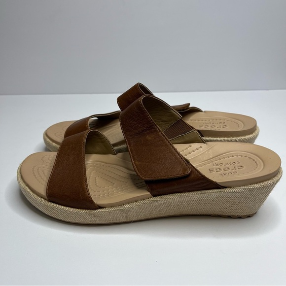 CROCS A-Leigh Brown Leather Wedge Sandal Adjustable Strap Comfy Size 9 - Picture 2 of 13